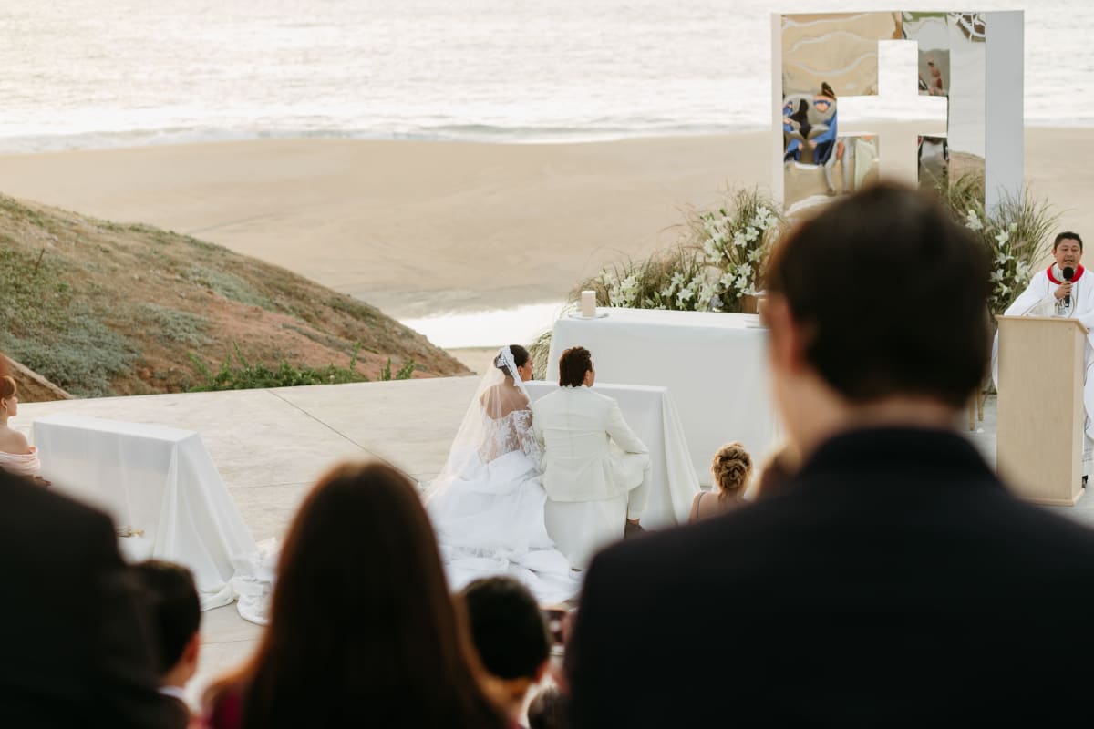 Family Photos Made Easy: Organizing Group Shots at Destination Weddings