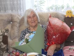 Ровесницу Искитимского района с 90-летием поздравил глава Юрий Саблин