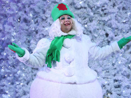 Для многодетных и семей бойцов СВО устроили праздник со Снежной бабой