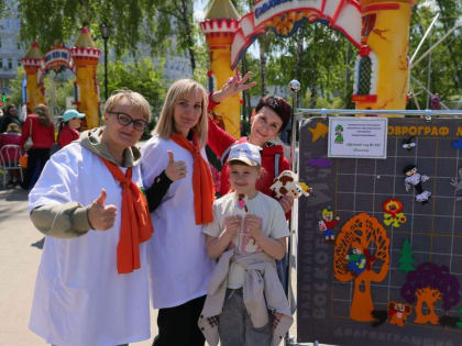 Праздник добра и улыбок: День защиты детей отпраздновали в парке Берёзовая роща в Новосибирске