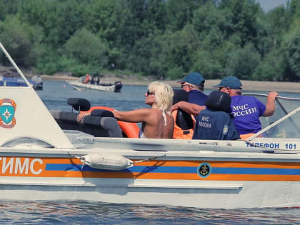 Плывите по течению: как не утонуть во время купания в реке