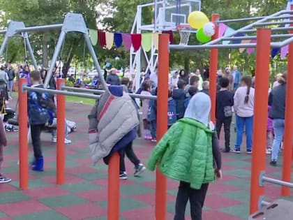 Новая игровая площадка для всех возрастов в городе