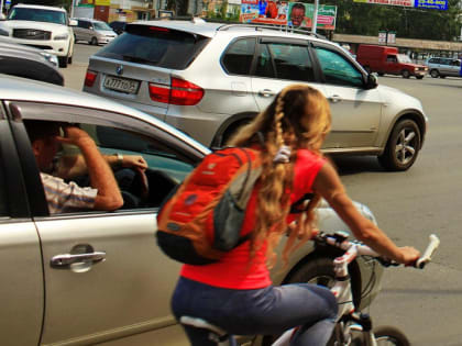 Накануне каникул новосибирцев просят напомнить детям о правилах на дорогах