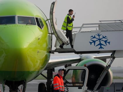 Airbus экстренно сел в Новосибирске из-за больного пассажира