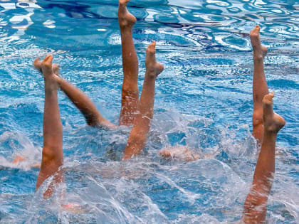 «Краса Сибири»: турнир по синхронному плаванию в 60 эмоциональных кадрах