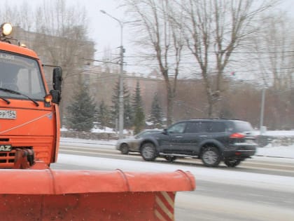 Газоны в двух районах Новосибирска отремонтируют ради победы над пылью