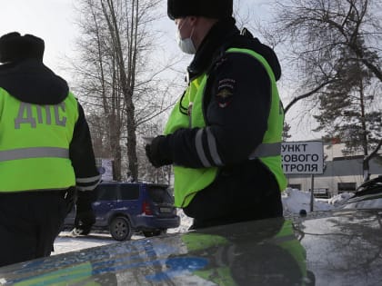 Инспекторы ДПС с мигалками помогли женщине вовремя доехать до роддома