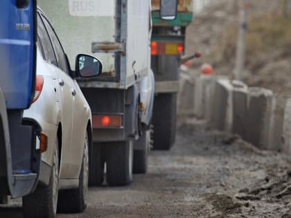 Проезд большегрузов ограничат в регионе с 10 апреля из-за распутицы