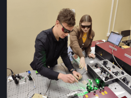 Новосибирские ученые создали уникальный точный микроскоп и научили нейросети диагностировать туберкулез и сколиоз