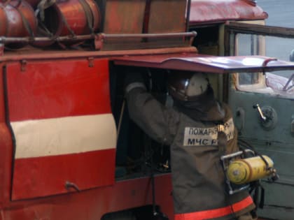 Смыли сажу и копоть — в МЧС показали традиционные проводы на пенсию