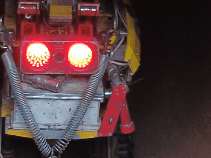 Энергетики ищут ржавые трубы на Троллейной с помощью робота