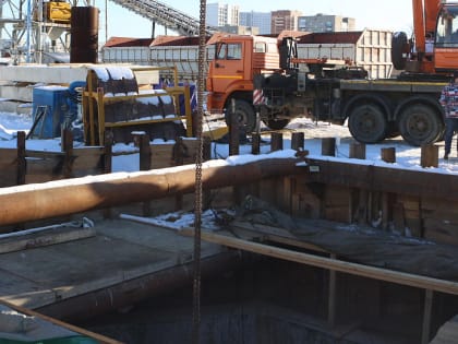 Мощный коллектор для нескольких микрорайонов строят на Невельского