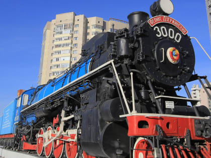 Возле паровоза Лунина высадят красную поляну цветов