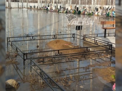 Южное кладбище уходит под воду в Новосибирске
