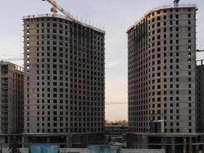 Четыре корпуса апарт-отеля на площади Маркса подняли на проектную высоту