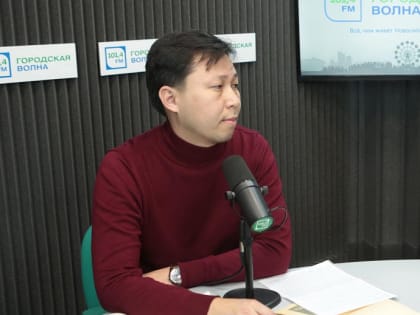 О новосибирском художнике Ликмане расскажут на Городской волне