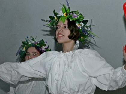 Диаболо, мячи, кольца и гигантский батон: чем жонглировали в Новосибирске