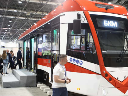 Новосибирский трамвай в новом дизайне показали на транспортном форуме