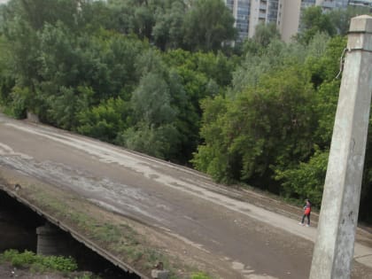 Новосибирцев просят не ездить по старому мосту через реку Тулу