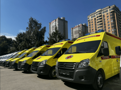 Ключи от 35 спецавтомобилей вручены службе скорой помощи Новосибирска