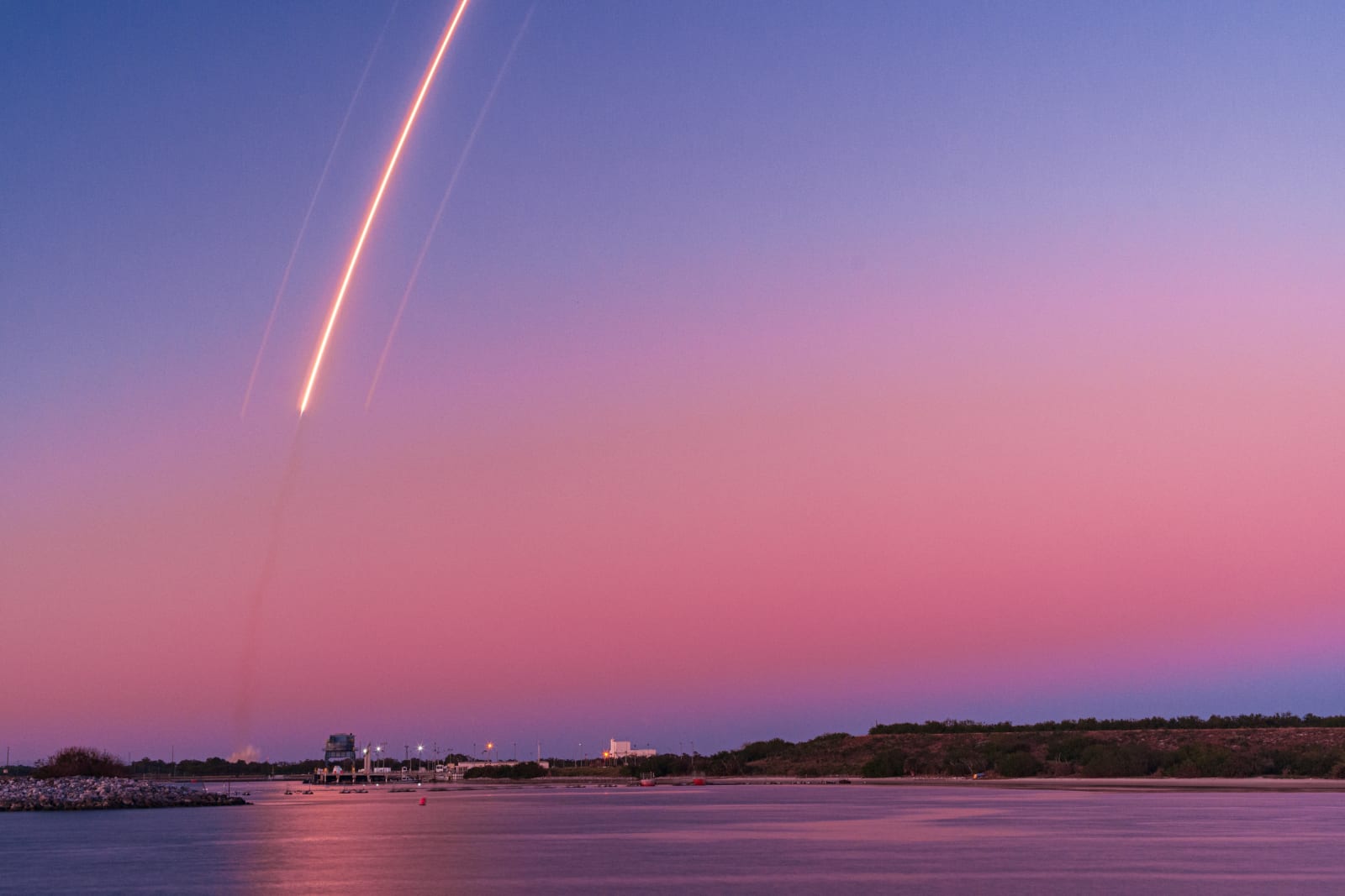 rocket-launch-long-exposure