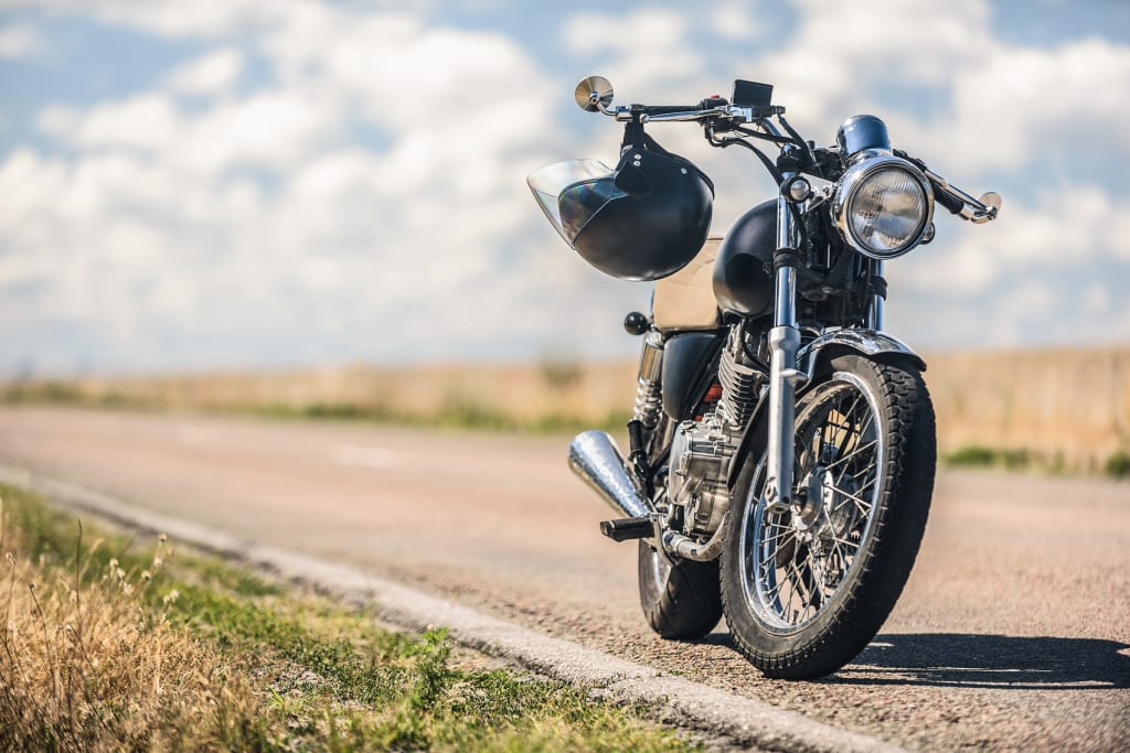 moto_parcheggiata_su_strada
