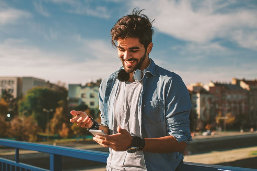 Ragazzo con smartphone