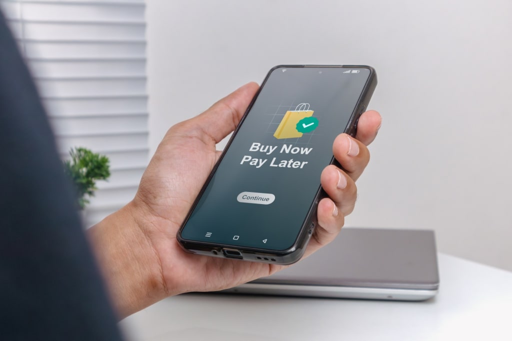 mano tiene telefono con buy now pay later
