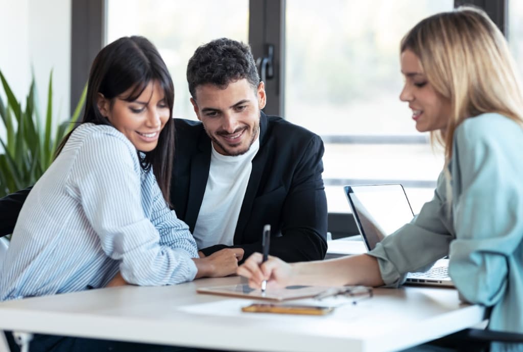 coppia con consulente coppia con consulente