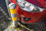 auto_graffiata_per_collisione_contro_un_palo