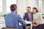 consulente_con_coppia_di_clienti
