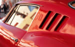 dettaglio_di_auto_storica_rossa