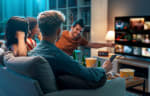 amici scelgono cosa guardare in tv
