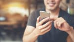 ragazzo con smartphone