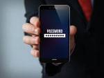 smartphone con password sullo schermo smartphone con password sullo schermo