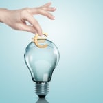46 anni e responsabile di un nucleo familiare di 3 persone ecco lidentikit dellitaliano che cerca le tariffe migliori per lenergia