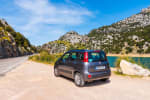 Fiat Panda parcheggiata in strada