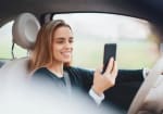 assicurazioni news uso del cellulare alla guida regole e possibili sanzioni per l rc auto