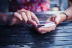 cade il mito delle donne che spendono al telefono cifre da capogiro