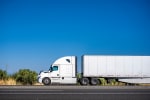 Camion su ciglio della strada