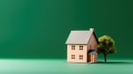 casa-in-miniatura-con-sfondo-verde