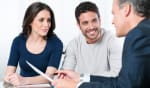 coppia che consulta consulente finanziario