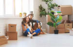Coppia che trasloca dopo aver acquistato casa nuova