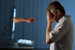 dal revenge porn al cyber bullismo ecco le polizze