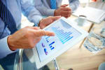 grafici finanziari su touchpad