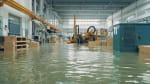 interno di una fabbrica allagata