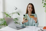 Ragazza con carta di credito Ragazza con carta di credito