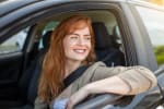 ragazza seduta in auto