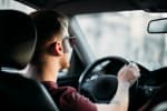 Ragazzo neopatentato al volante
