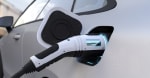 auto elettrica in ricarica